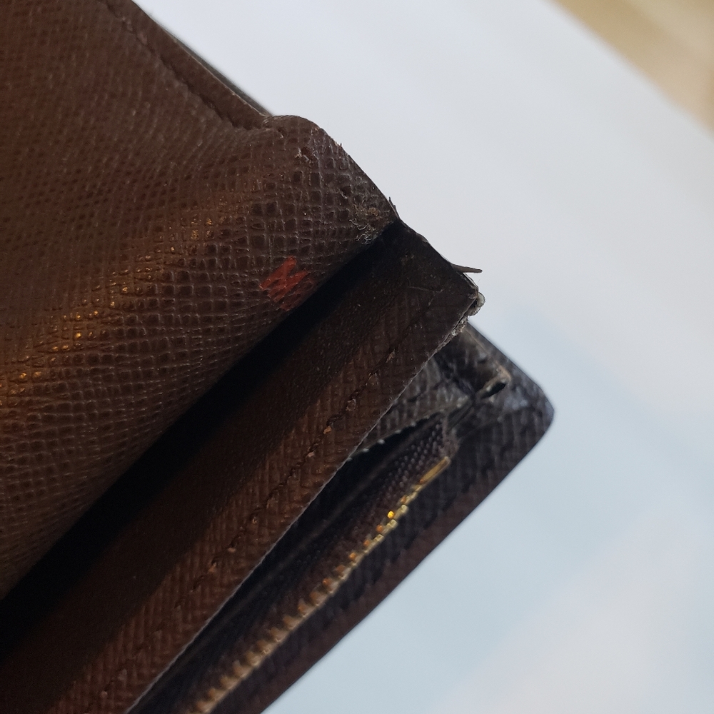 Luis Vuitton Bifold Damier Ebene Wallet Authentic - Picture 8 of 9